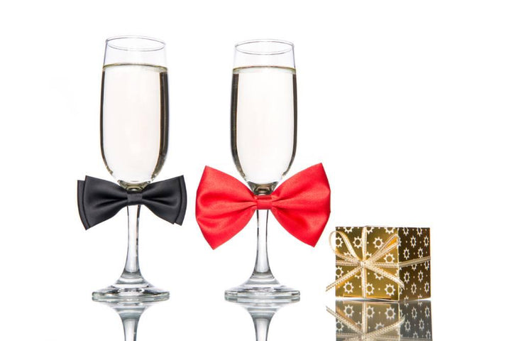 FESTIVE HOLIDAY CHAMPAGNE COCKTAILS